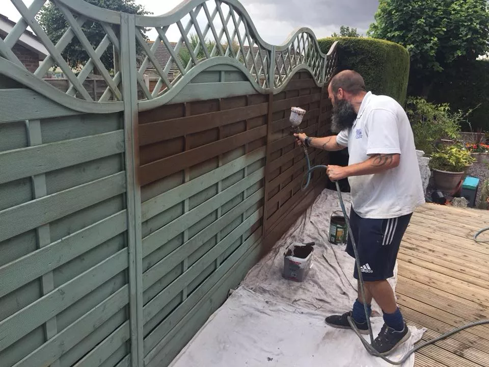 fence-painting-service-caerleon