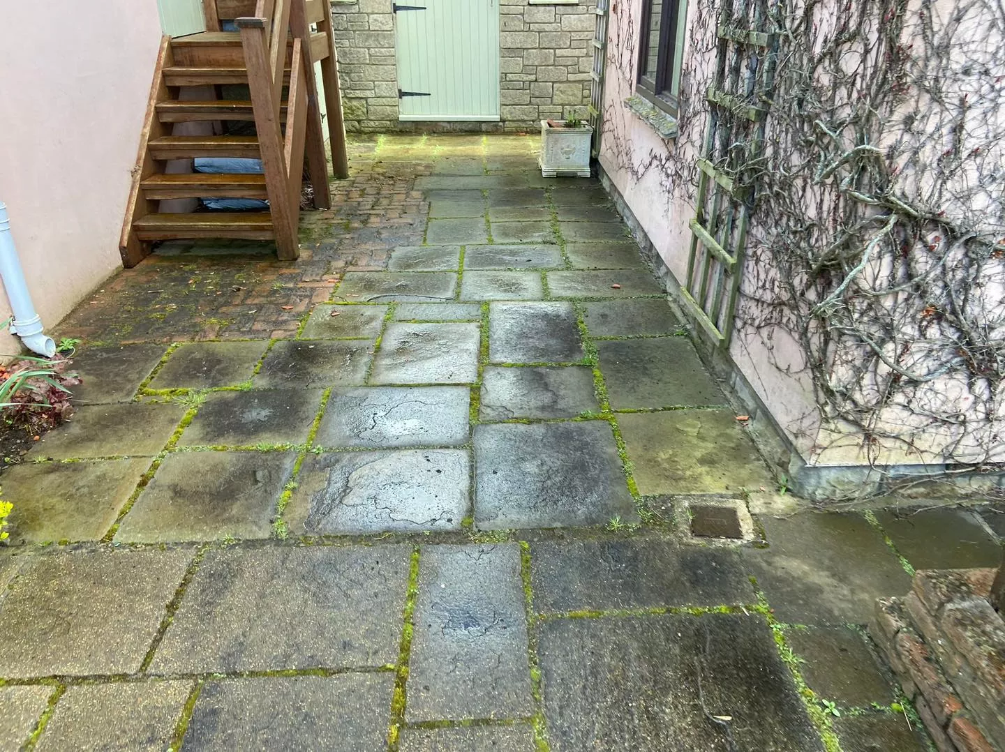 side-patio-jet-wash-cleaning-caerleon