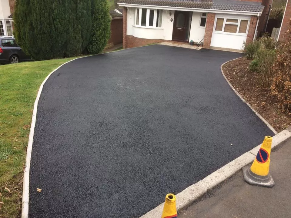 tarmac-driveway-painting-complete-south-wales